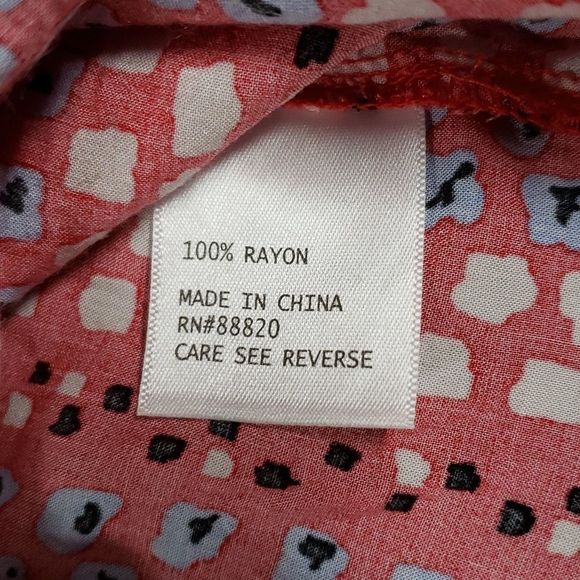 Ann Carson Sleeveless Patterned Blouse - Picture 3 of 5